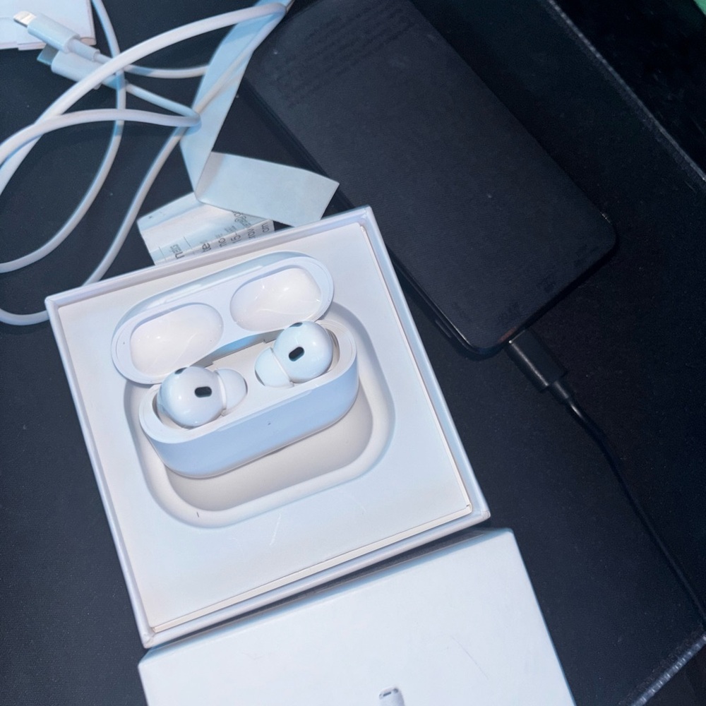 Wireless Earbuds with Charging Case - White